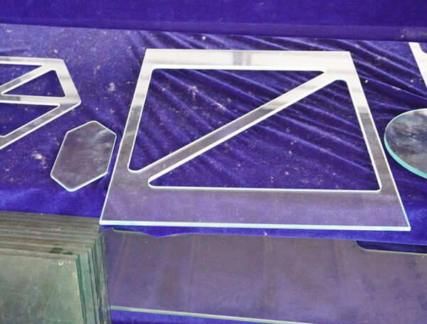 Advanced Laser Glass Cutting Machine for Complex Shapes - تصویر 4